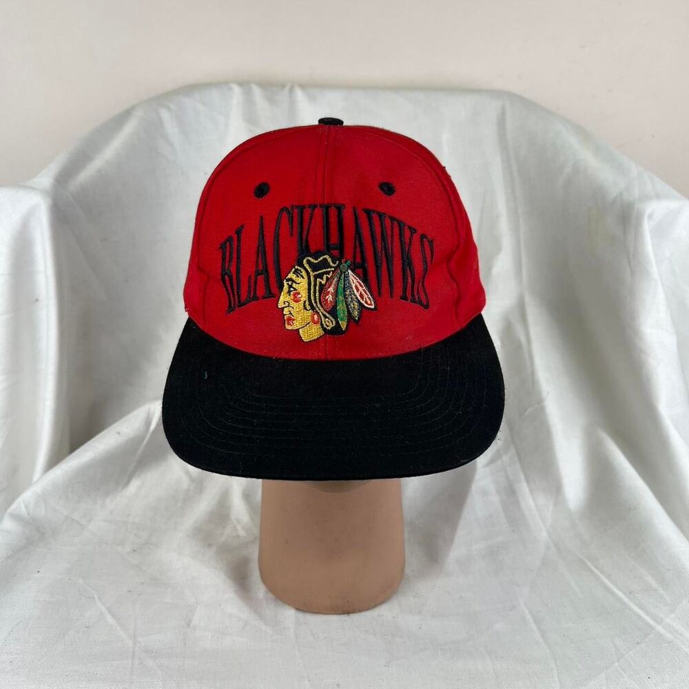 Vintage Chicago Blackhawks NHL Red and Black Snapback Cap